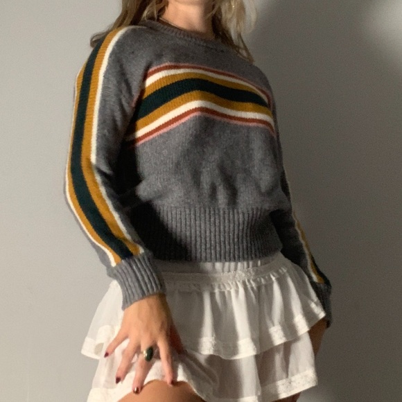 Cozy Grey striped crew neck sweater - Picture 8 of 9